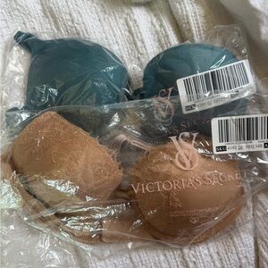 Victoria's Secret Teal and Tan Lace Bra Set